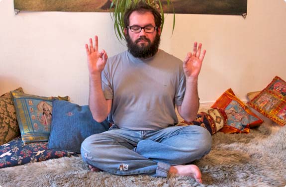 kundalini yoga posture méditation contre les radiations